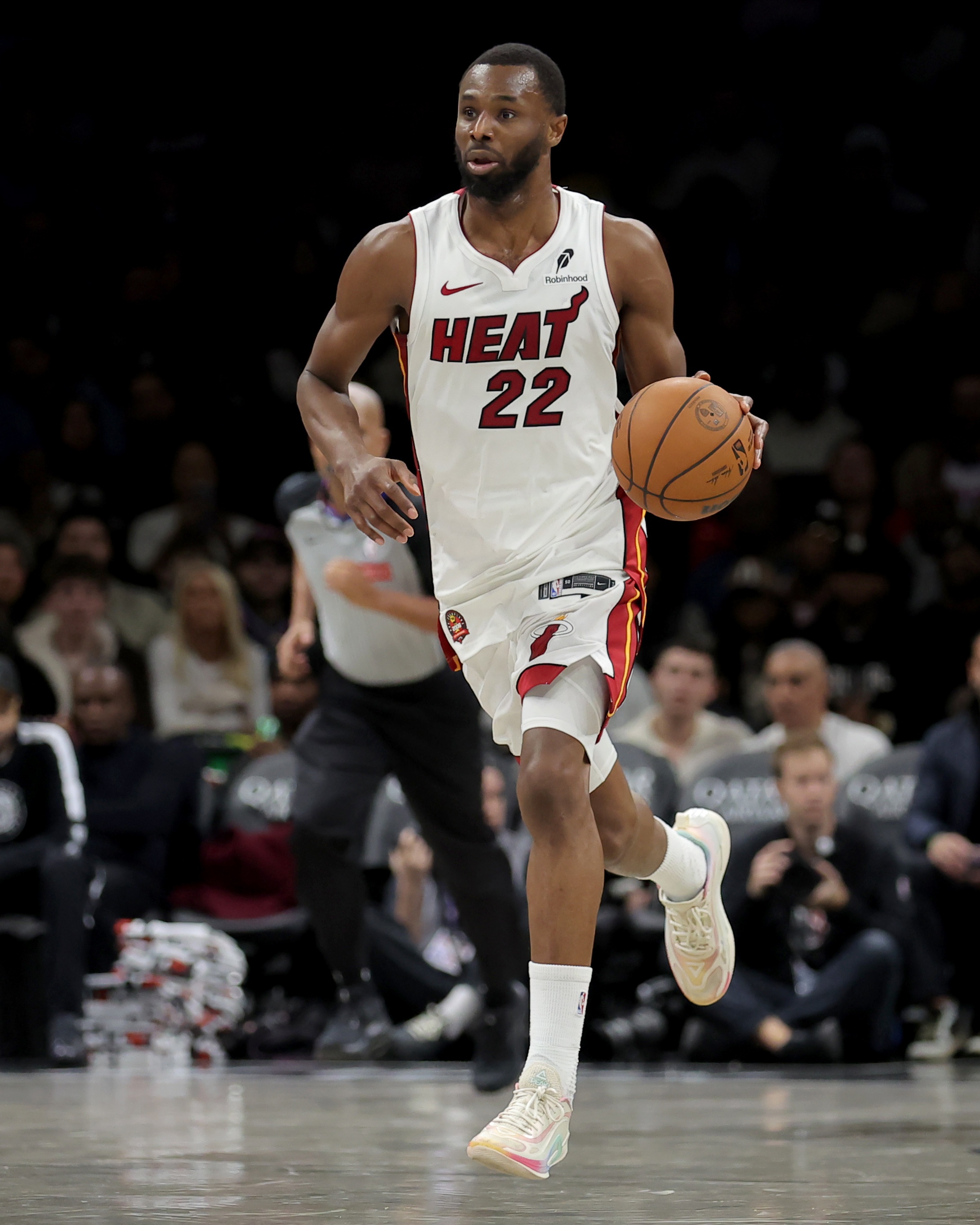 华体会体育-活力十足！维金斯战旧主首节5中3拿到11分4板 罚球4中4